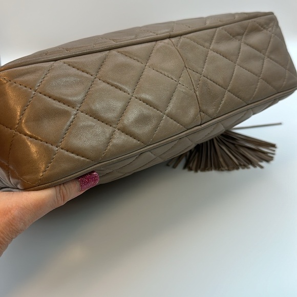 COA CHANEL CC Camera Crossbody Taupe Lambskin w/Tassel, 24K Goldplated Hardware - Picture 7 of 14